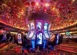 Kartu strategi dasar blackjack ditampilkan di layar smartphone agen olx